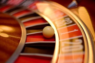 nanas toto mobile dealer baccarat stream on a smartphone interface