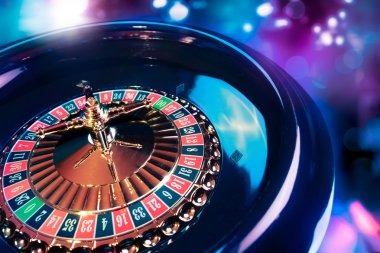 Dragon Fishing live dealer table on mobile displaying fish targets and bet controls
